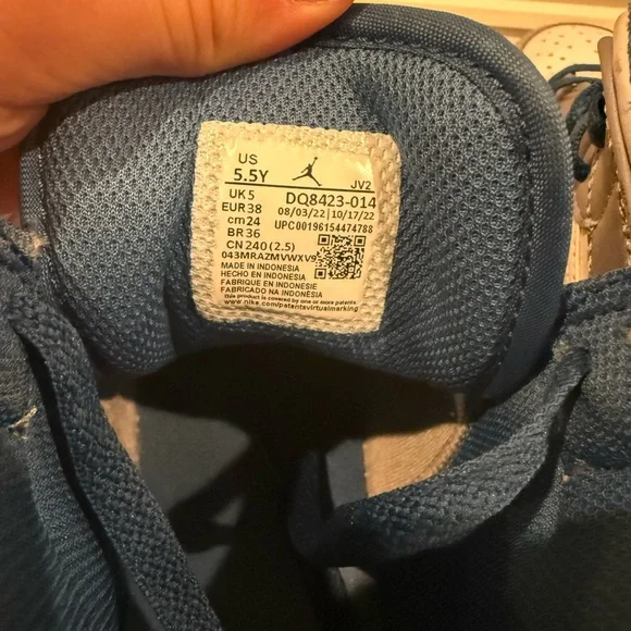 Air Jordan 1 mid (GS) True blue 5.5Y - Picture 5 of 7